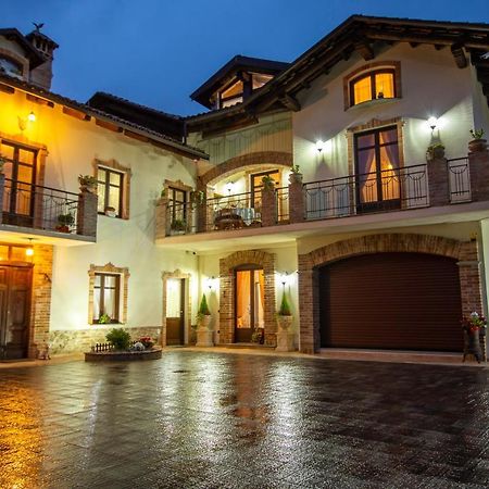 Ca Reginella B&B Диано-д'Альба Экстерьер фото